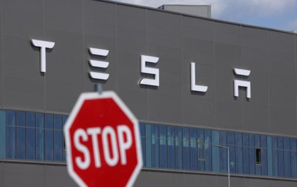 Tesla sales in Australia fell by 70%
